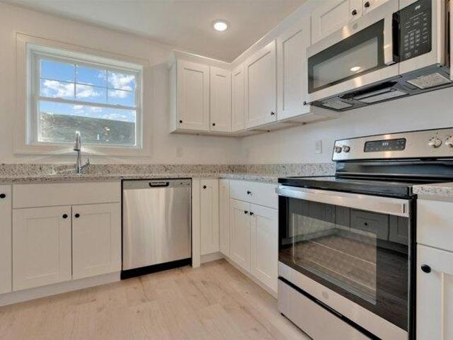 condo with 2 bedroom, Rochester NH ES105364574