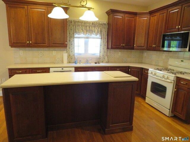 condo with 2 bedroom, Rocky Hill CT ES105515582