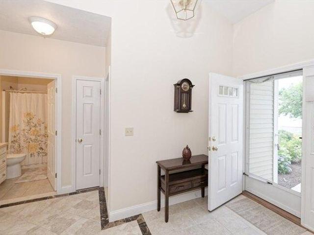 condo with 2 bedroom, Shrewsbury MA ES104810901