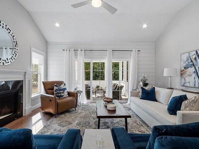 condo with 2 bedroom, Shrewsbury MA ES105240465