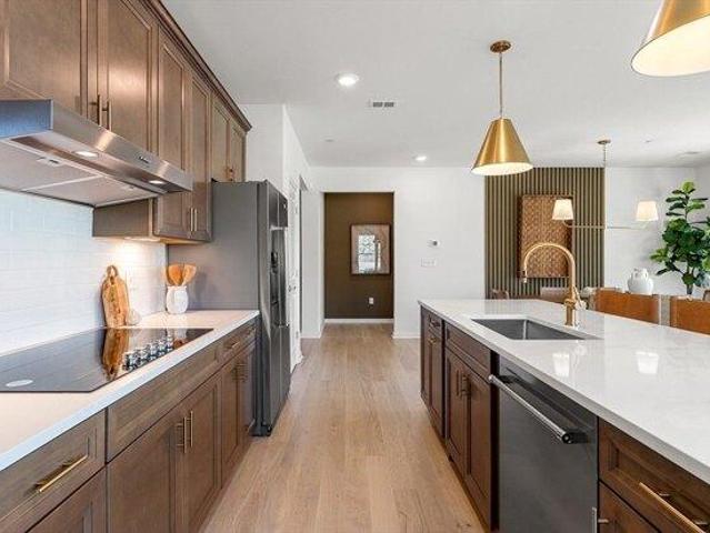 condo with 2 bedroom, Shrewsbury MA ES105241708
