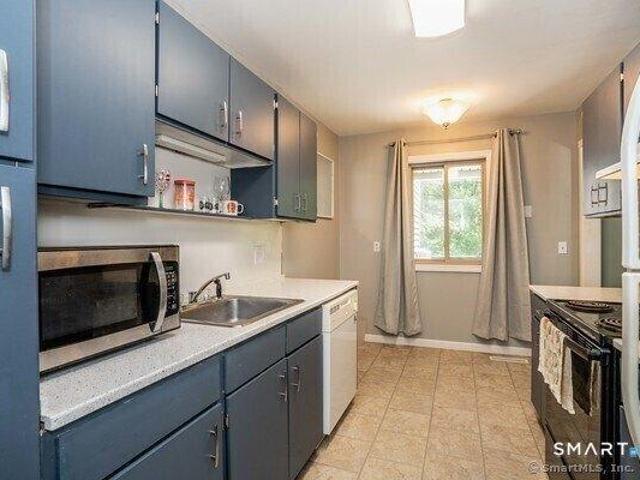 condo with 2 bedroom, Simsbury CT ES105400524