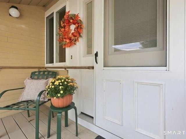 condo with 2 bedroom, Simsbury CT ES105612040