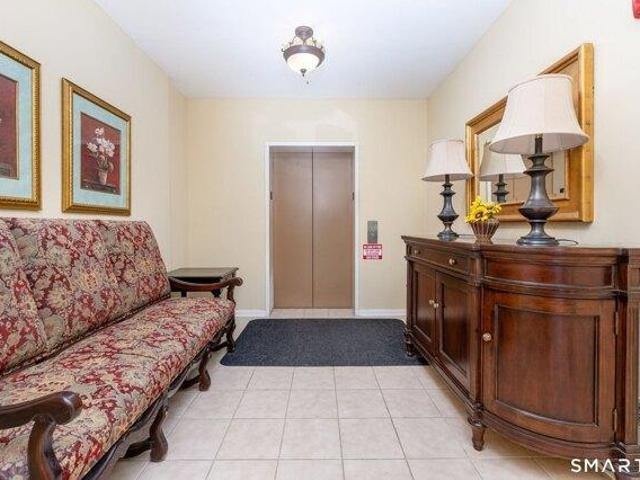 condo with 2 bedroom, Simsbury CT ES105633799