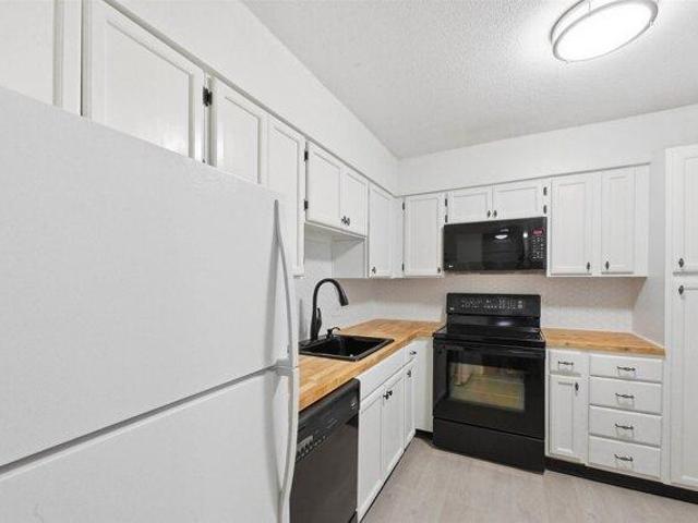 condo with 2 bedroom, South Burlington VT ES105496534