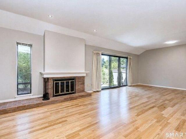 condo with 2 bedroom, Southbury CT ES105423622