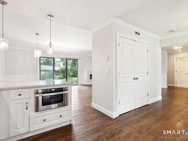 condo with 2 bedroom, Southbury CT ES105443133