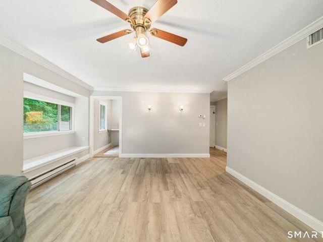 condo with 2 bedroom, Southbury CT ES105473997