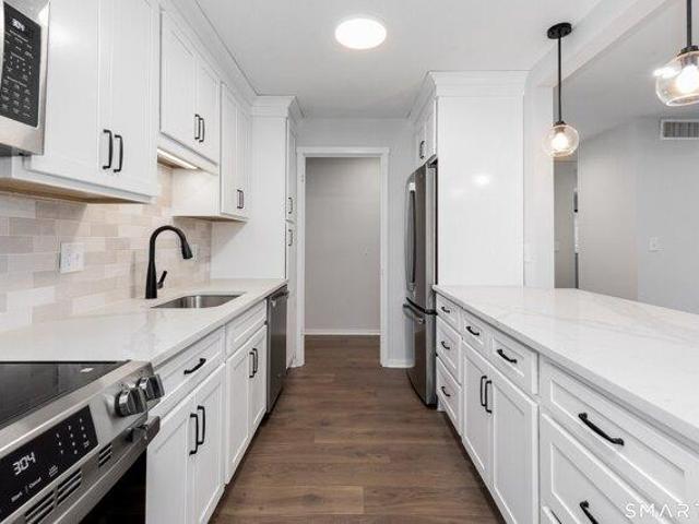 condo with 2 bedroom, Southbury CT ES105476079