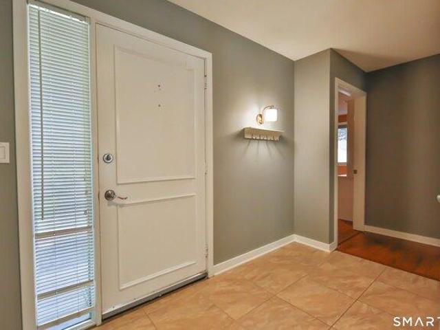condo with 2 bedroom, Southbury CT ES105476248