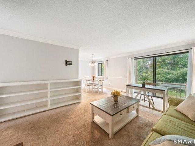 condo with 2 bedroom, Southbury CT ES105476315