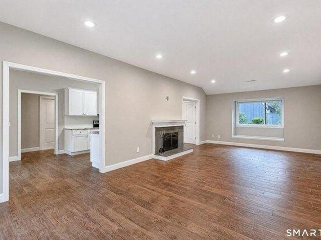 condo with 2 bedroom, Southbury CT ES105478406
