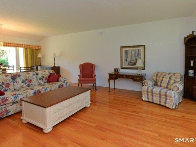 condo with 2 bedroom, Southbury CT ES105550301