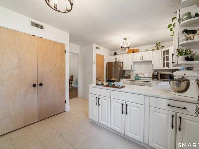 condo with 2 bedroom, Southbury CT ES105562652