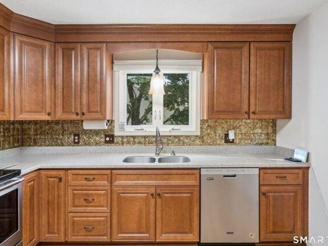 condo with 2 bedroom, Southington CT ES105695199