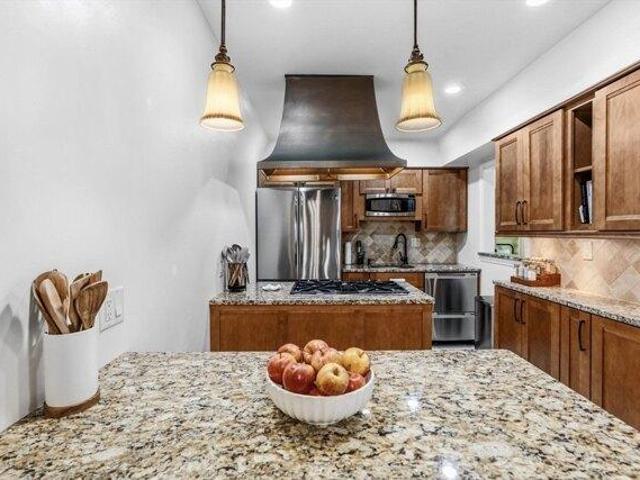 condo with 2 bedroom, Springfield MA ES105330753