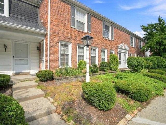 condo with 2 bedroom, Springfield MA ES105400404