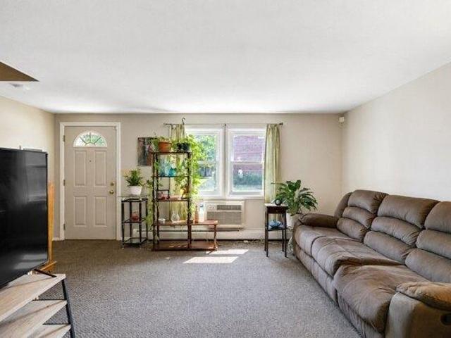 condo with 2 bedroom, Springfield MA ES105534275