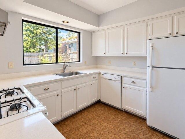condo with 2 bedroom, Stoughton MA ES105551325
