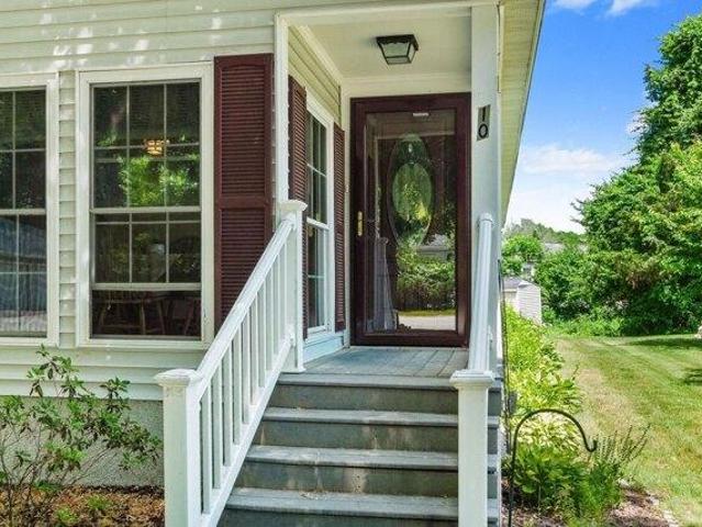 condo with 2 bedroom, Stratham NH ES104409017