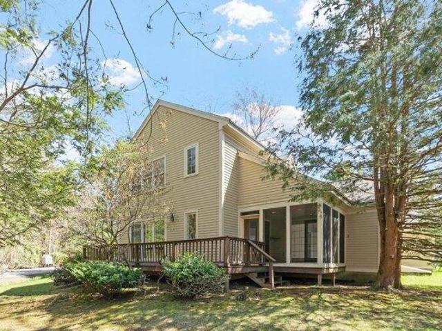 condo with 2 bedroom, Stratham NH ES104834916