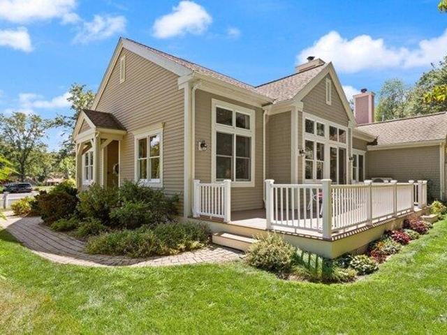 condo with 2 bedroom, Sudbury MA ES105400021