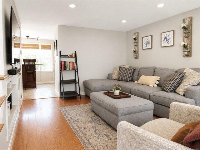 condo with 3 bedroom, Tewksbury MA ES105514329