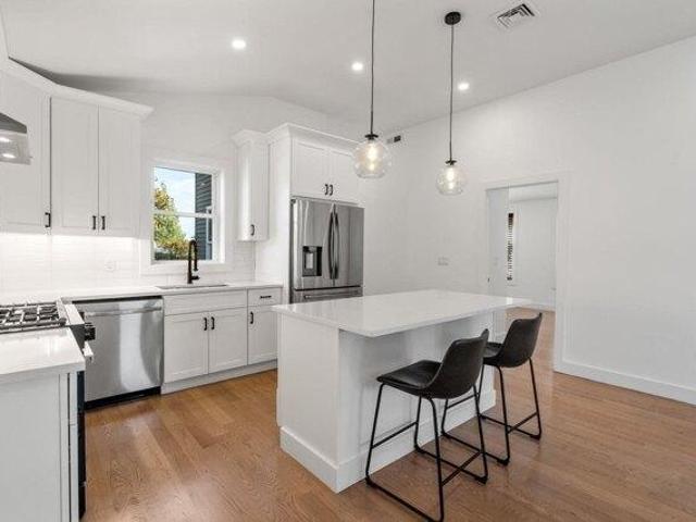 condo with 3 bedroom, Waltham MA ES105384655