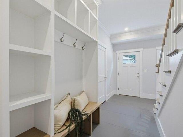 condo with 3 bedroom, Waltham MA ES105387486