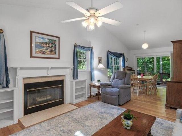 condo with 3 bedroom, Waltham MA ES105415128