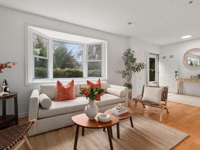 condo with 3 bedroom, Watertown MA ES105494712