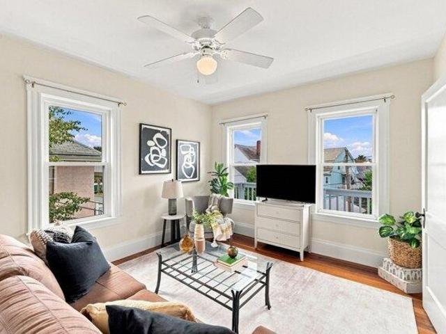 condo with 3 bedroom, Watertown MA ES105537257