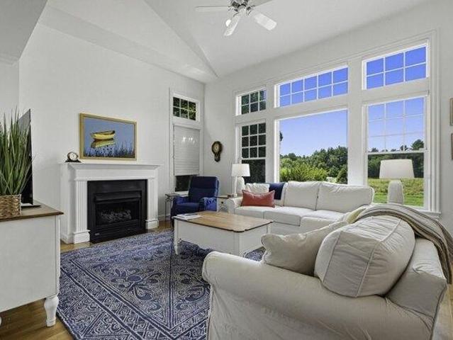 condo with 3 bedroom, Wayland MA ES105552545