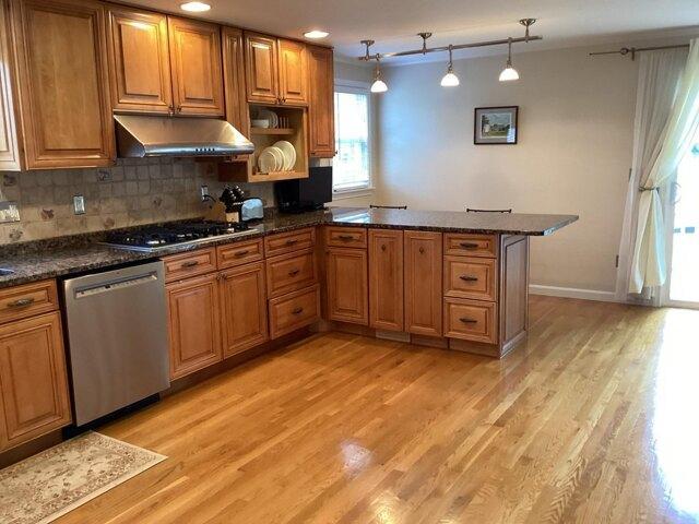 condo with 3 bedroom, West Yarmouth MA ES105872251