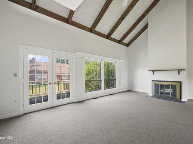 condo with 3 bedroom, Williamstown MA ES105414804