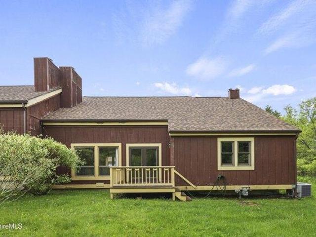 condo with 3 bedroom, Williamstown MA ES105274487