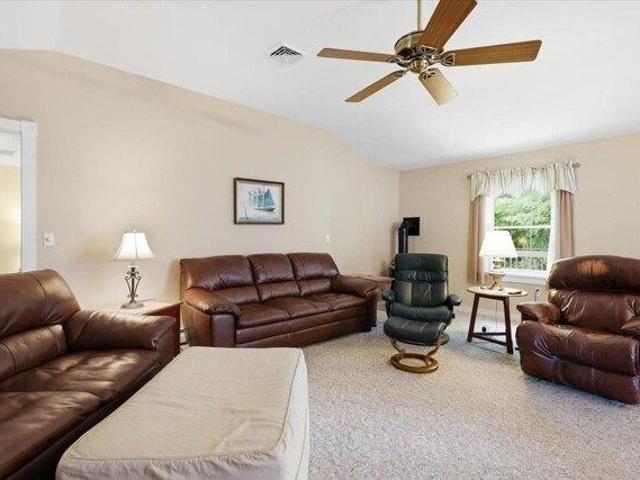 condo with 3 bedroom, Williston VT ES105694987