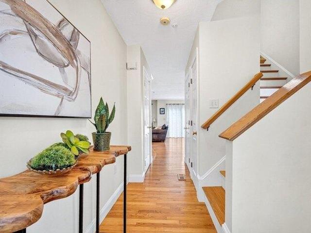 condo with 3 bedroom, Woburn MA ES105562190