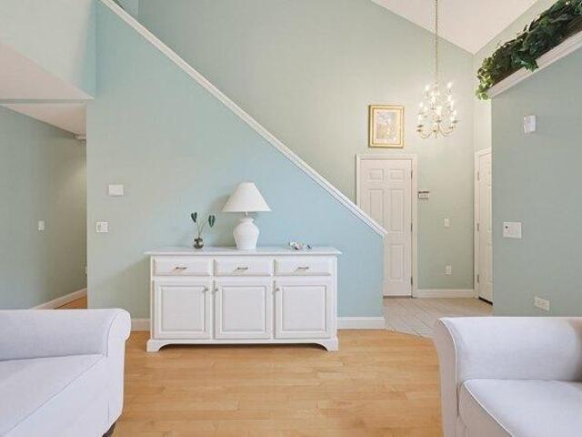 condo with 3 bedroom, Worcester MA ES105400866
