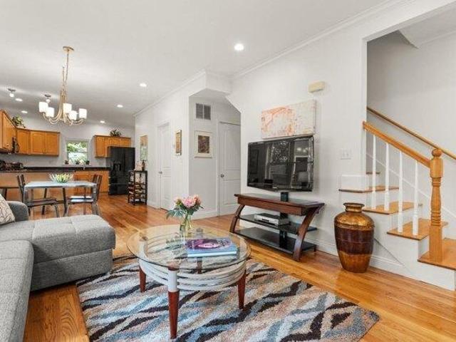 condo with 3 bedroom, Arlington MA ES105426014