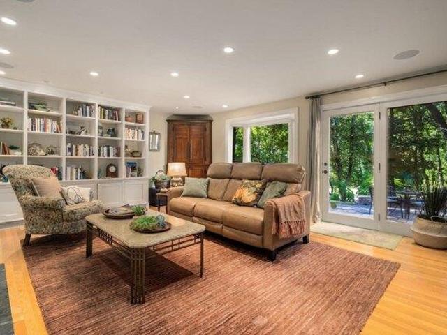 condo with 3 bedroom, Belmont MA ES105629689