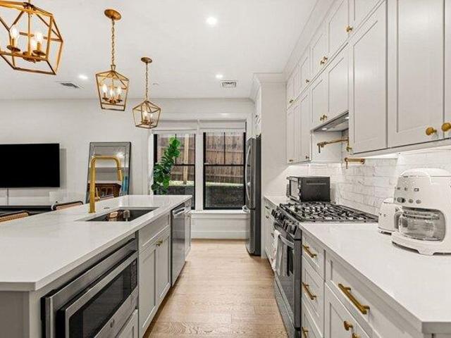 condo with 3 bedroom, Boston MA ES105443309