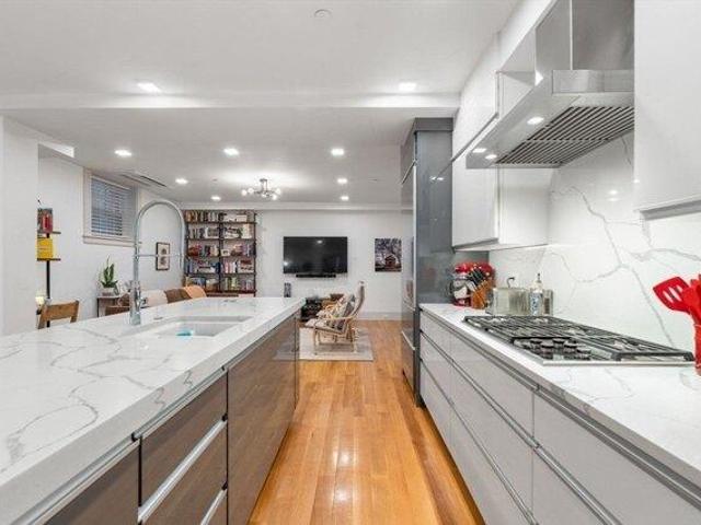 condo with 3 bedroom, Brookline MA ES104330080