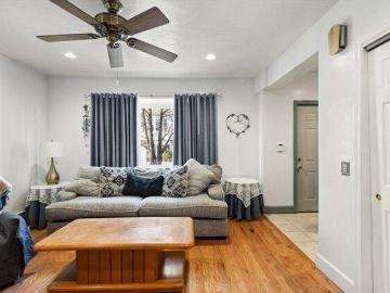 condo with 3 bedroom, Chelsea MA ES103433296