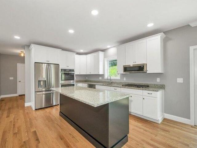 condo with 3 bedroom, Concord NH ES105416184