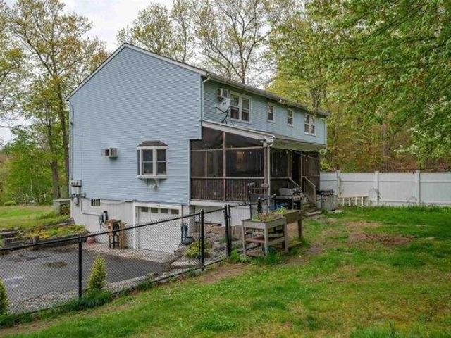 condo with 3 bedroom, Derry NH ES104408116