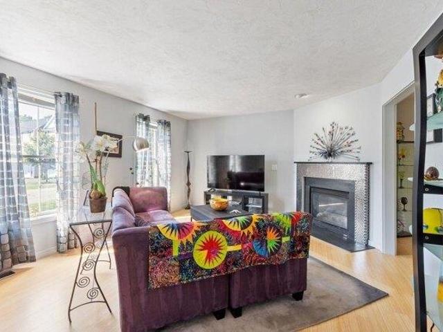 condo with 3 bedroom, Dover NH ES105515313