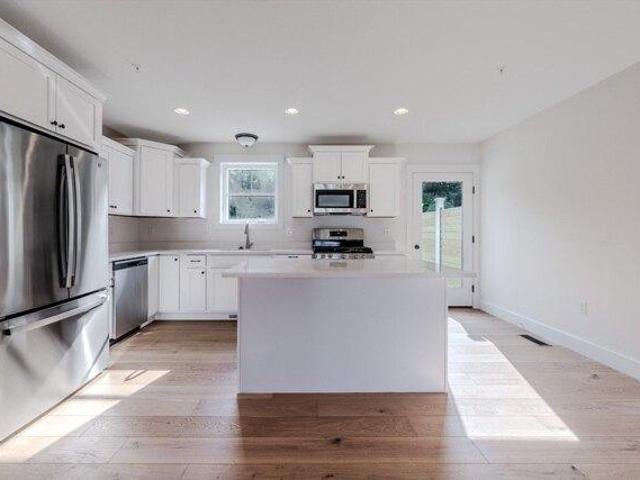 condo with 3 bedroom, Dracut MA ES104511814