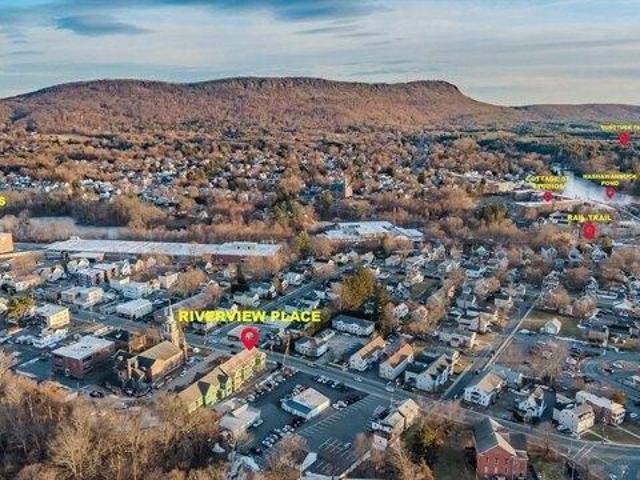 condo with 3 bedroom, Easthampton MA ES104236971