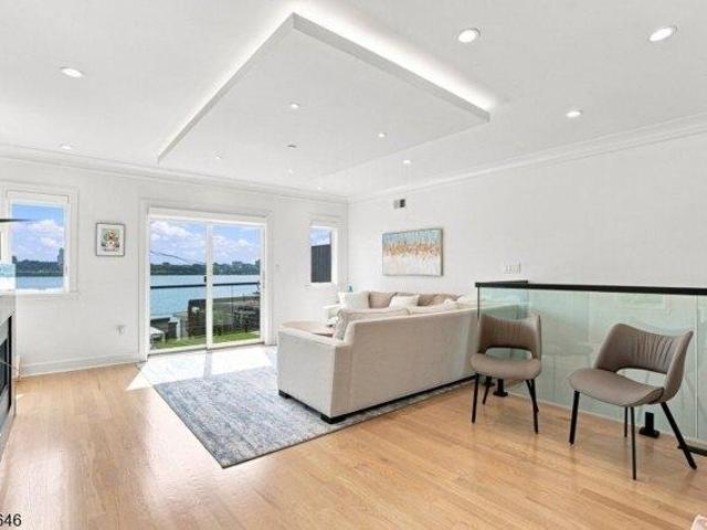 condo with 3 bedroom, Edgewater NJ ES105549879